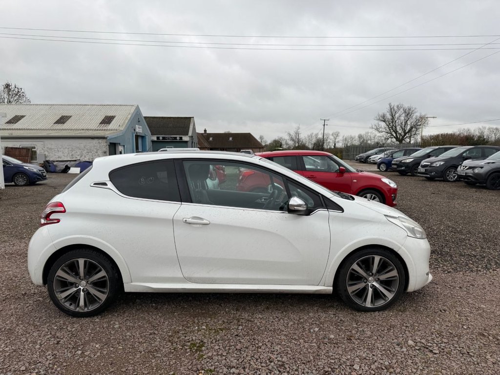 Used Peugeot 208 2014 for sale - 77547453: Photo 9