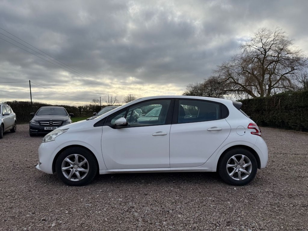 Used Peugeot 208 2012 for sale - 77048959: Photo 8