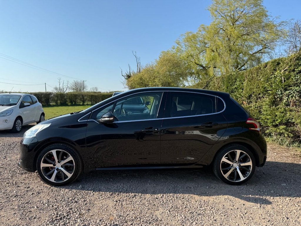 Used Peugeot 208 2012 for sale - 76469982: Photo 8