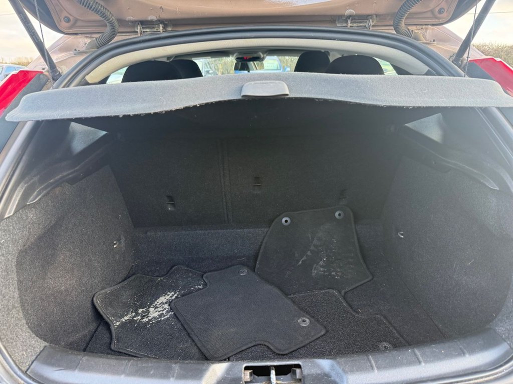 Used Volvo V40 2013 for sale - 77437154: Photo 15