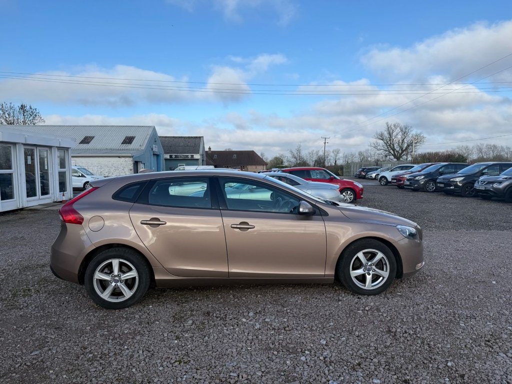 Used Volvo V40 2013 for sale - 77437154: Photo 9