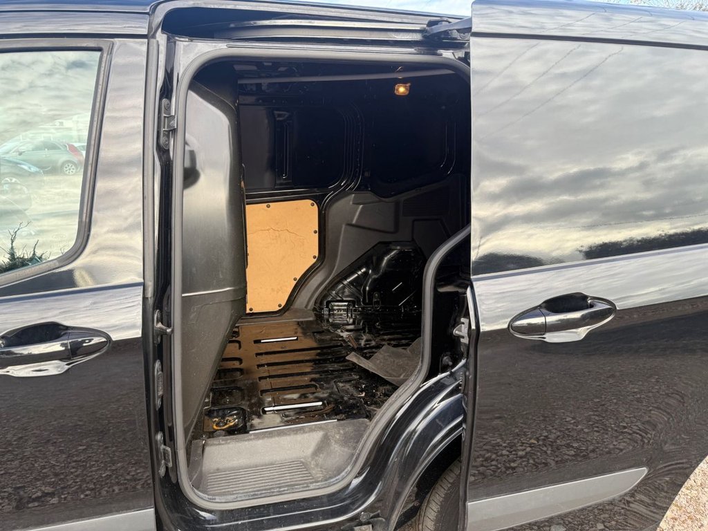 Used Ford Transit Courier 2017 for sale - 76470508: Photo 18