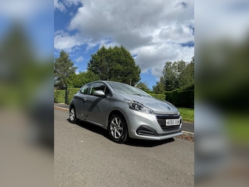 Peugeot - 208