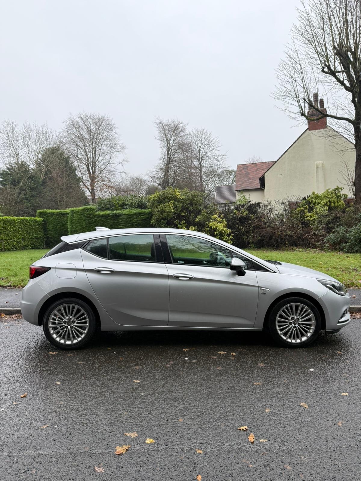 Used Vauxhall Astra 2017 for sale - 76893329: Photo 2