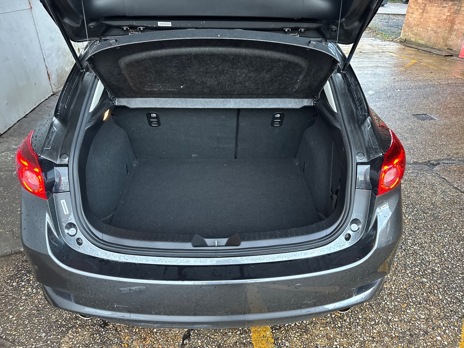 Used Mazda Mazda3 2018 for sale - 76305337: Photo 5