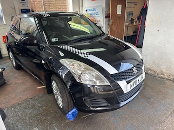 Used Suzuki Swift 2011 for sale - 76040571: Photo