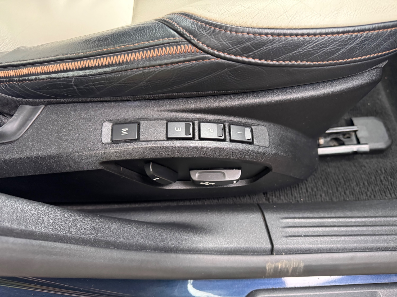 Used Volvo V40 Cross Country 2013 for sale - 76236930: Photo 11