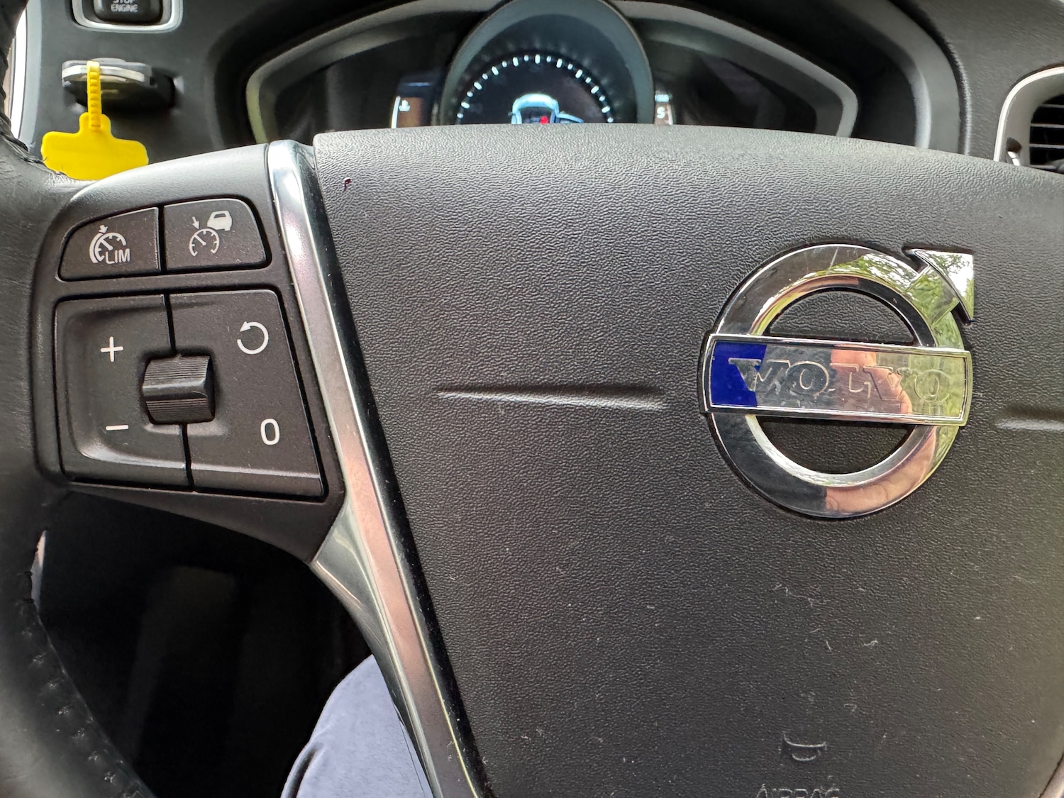 Used Volvo V40 Cross Country 2013 for sale - 76236930: Photo 15