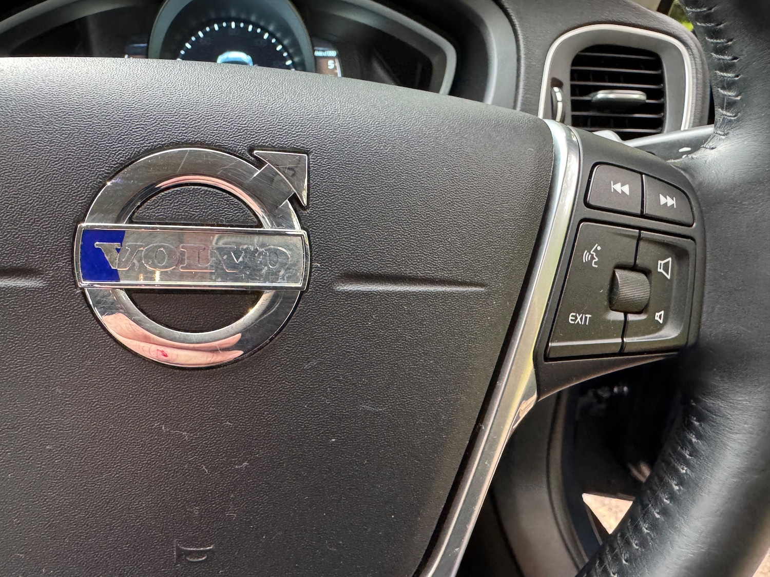 Used Volvo V40 Cross Country 2013 for sale - 76236930: Photo 16