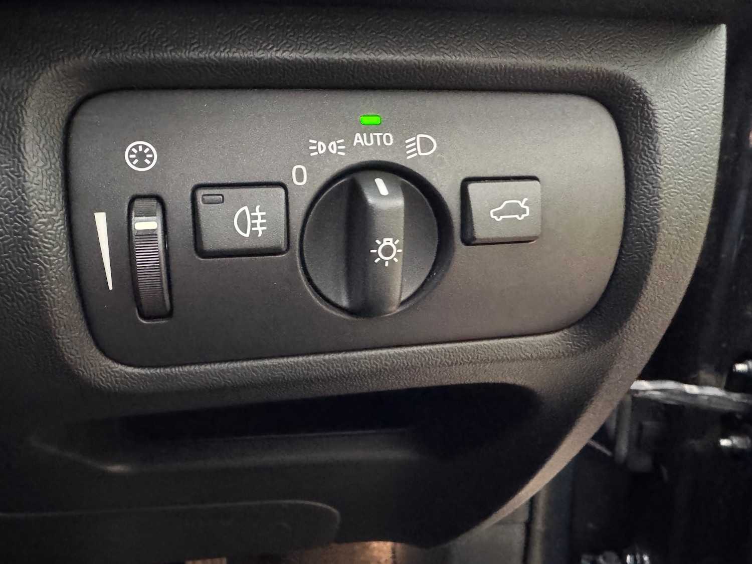 Used Volvo V40 Cross Country 2013 for sale - 76236930: Photo 18