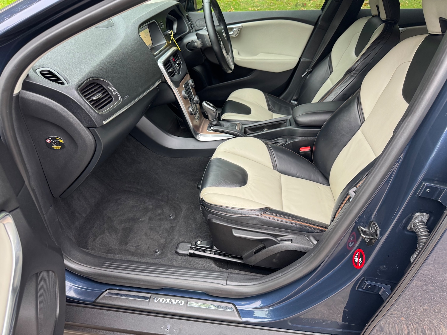 Used Volvo V40 Cross Country 2013 for sale - 76236930: Photo 20