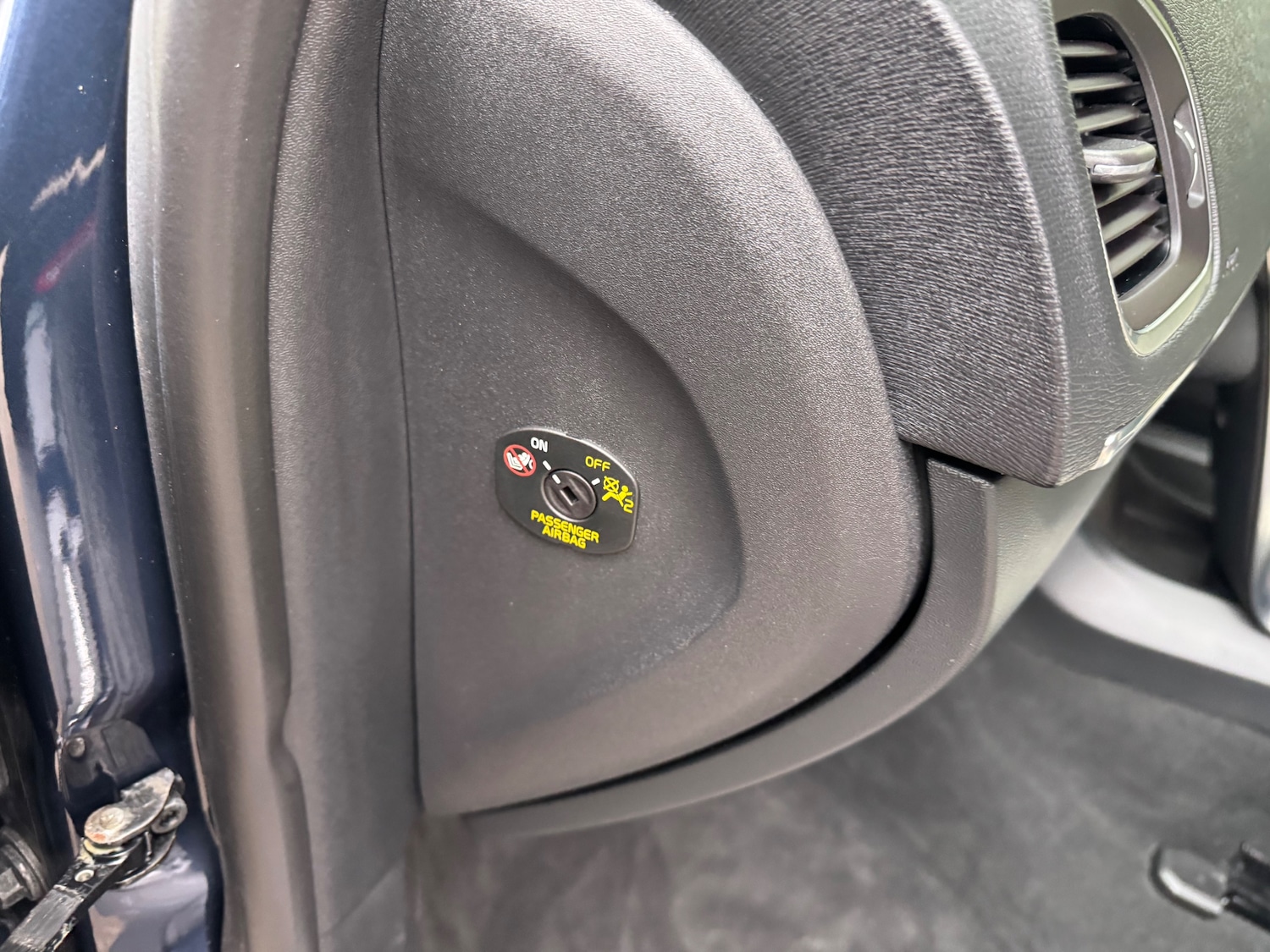 Used Volvo V40 Cross Country 2013 for sale - 76236930: Photo 21