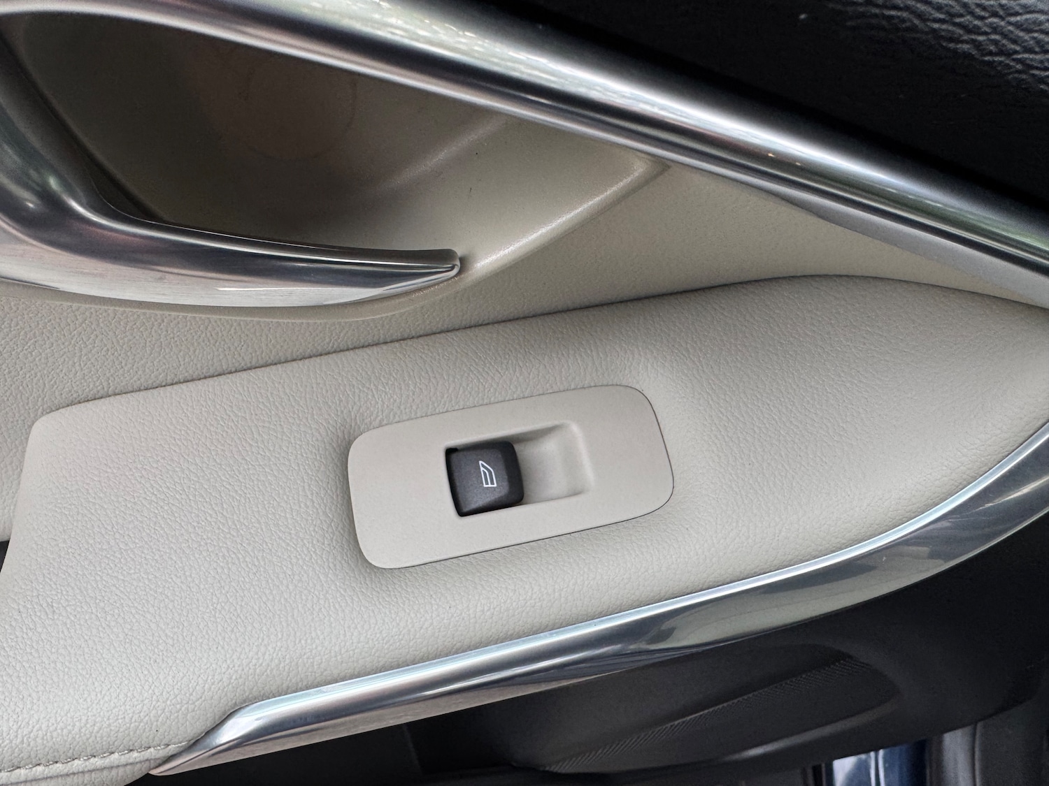 Used Volvo V40 Cross Country 2013 for sale - 76236930: Photo 22