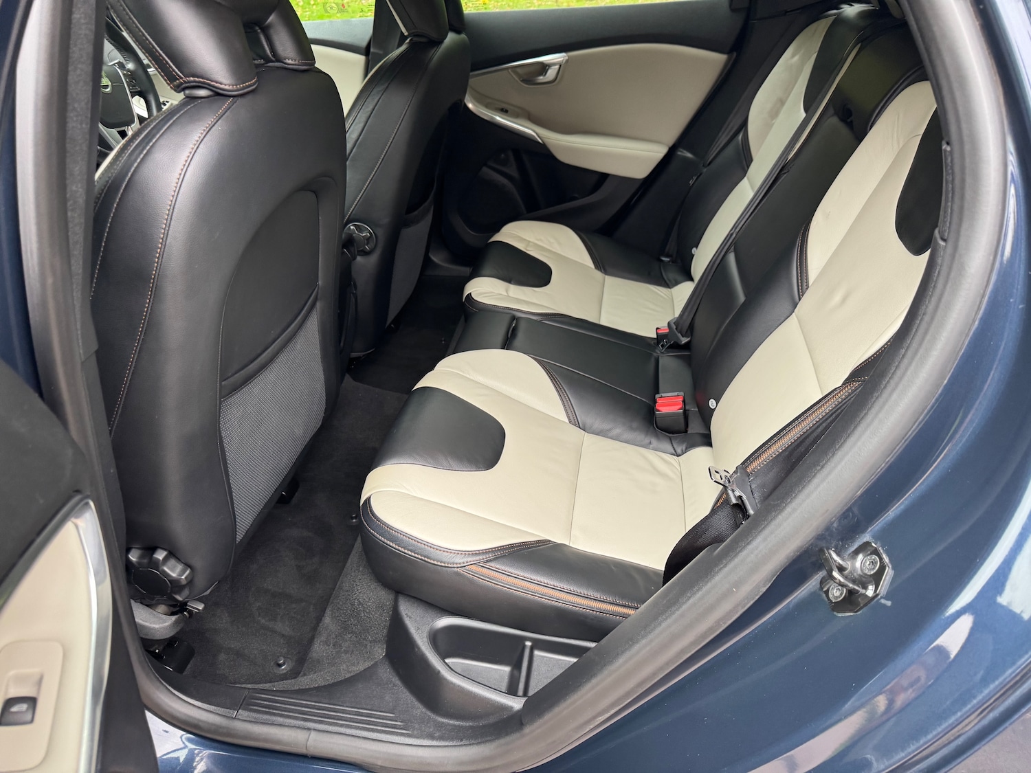 Used Volvo V40 Cross Country 2013 for sale - 76236930: Photo 23