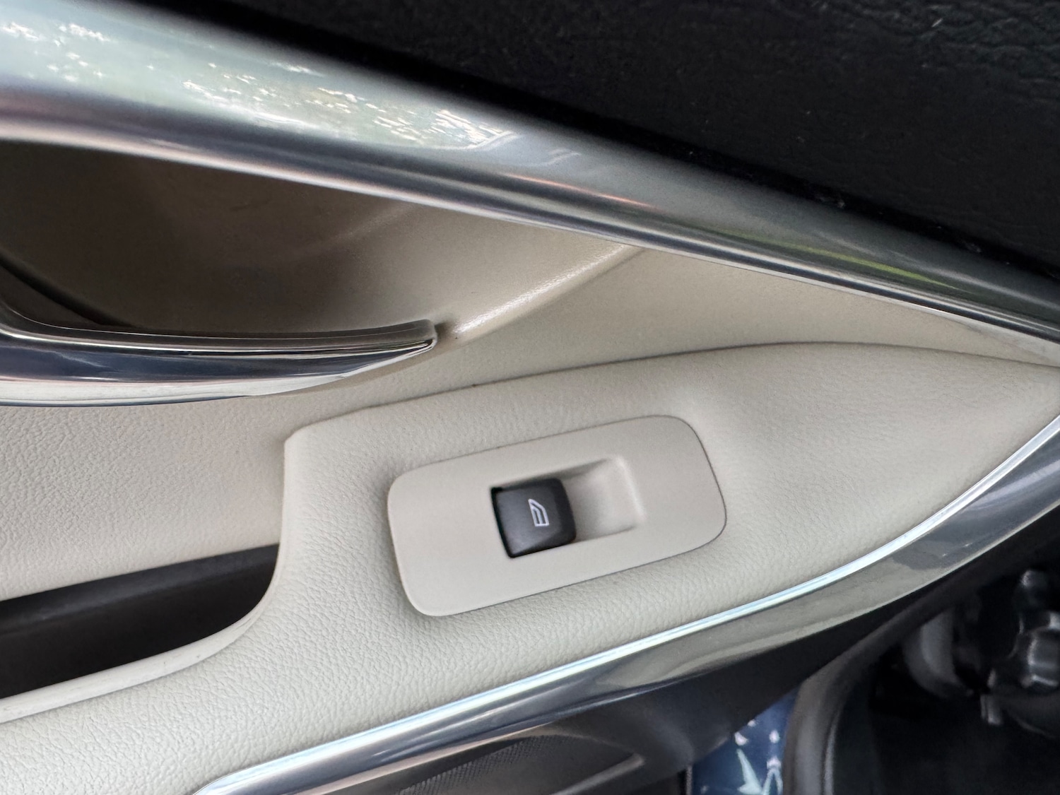 Used Volvo V40 Cross Country 2013 for sale - 76236930: Photo 24