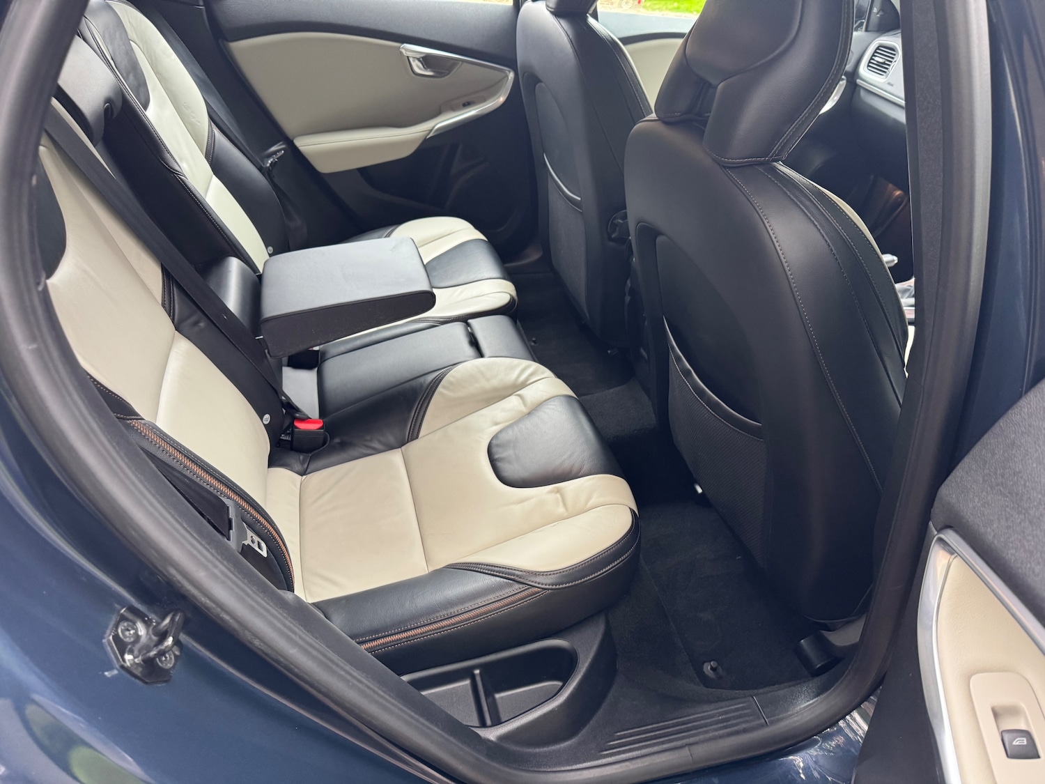 Used Volvo V40 Cross Country 2013 for sale - 76236930: Photo 25