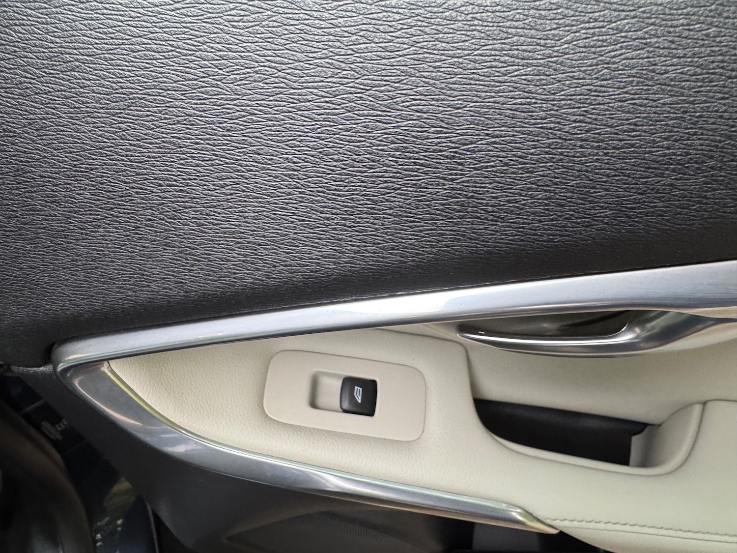 Used Volvo V40 Cross Country 2013 for sale - 76236930: Photo 26