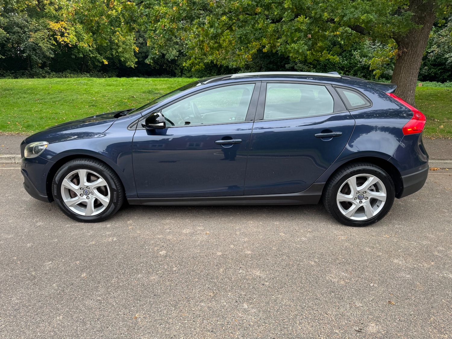 Used Volvo V40 Cross Country 2013 for sale - 76236930: Photo 4