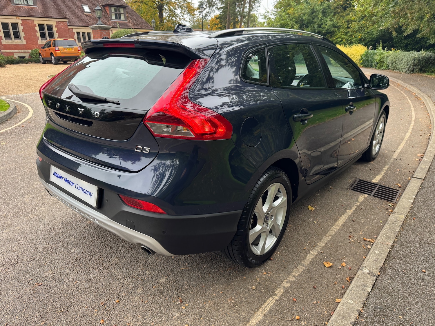 Used Volvo V40 Cross Country 2013 for sale - 76236930: Photo 8