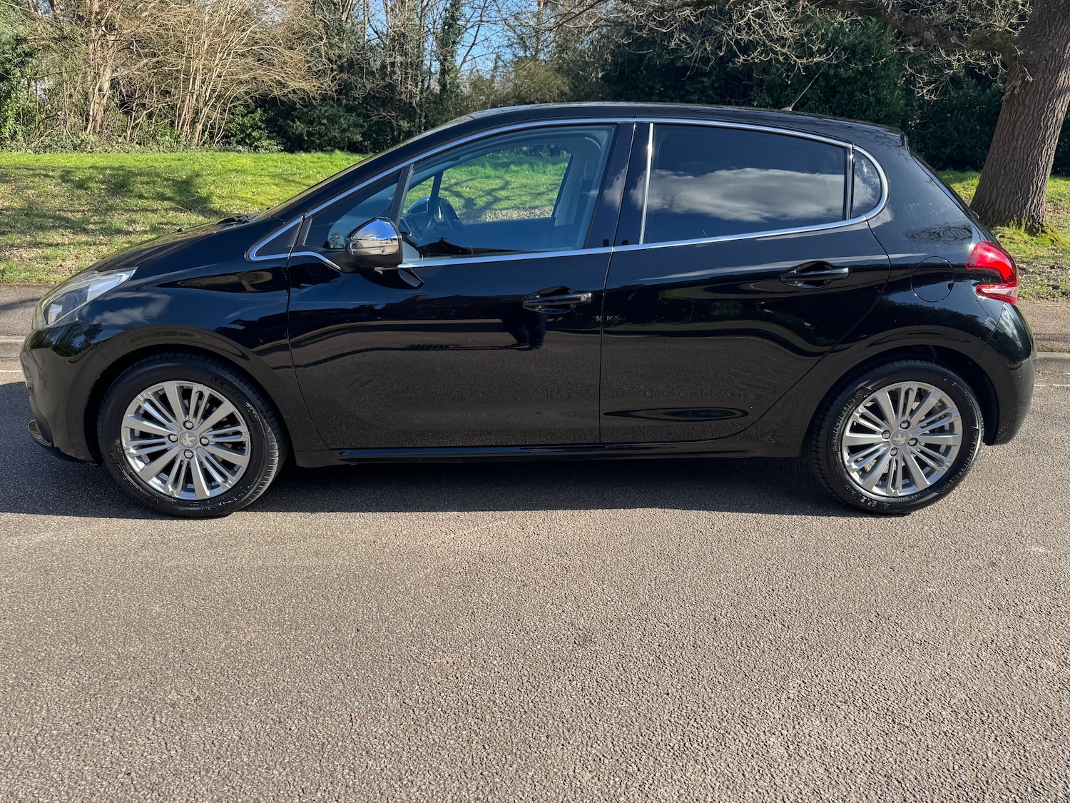 Used Peugeot 208 2017 for sale - 78111657: Photo 4