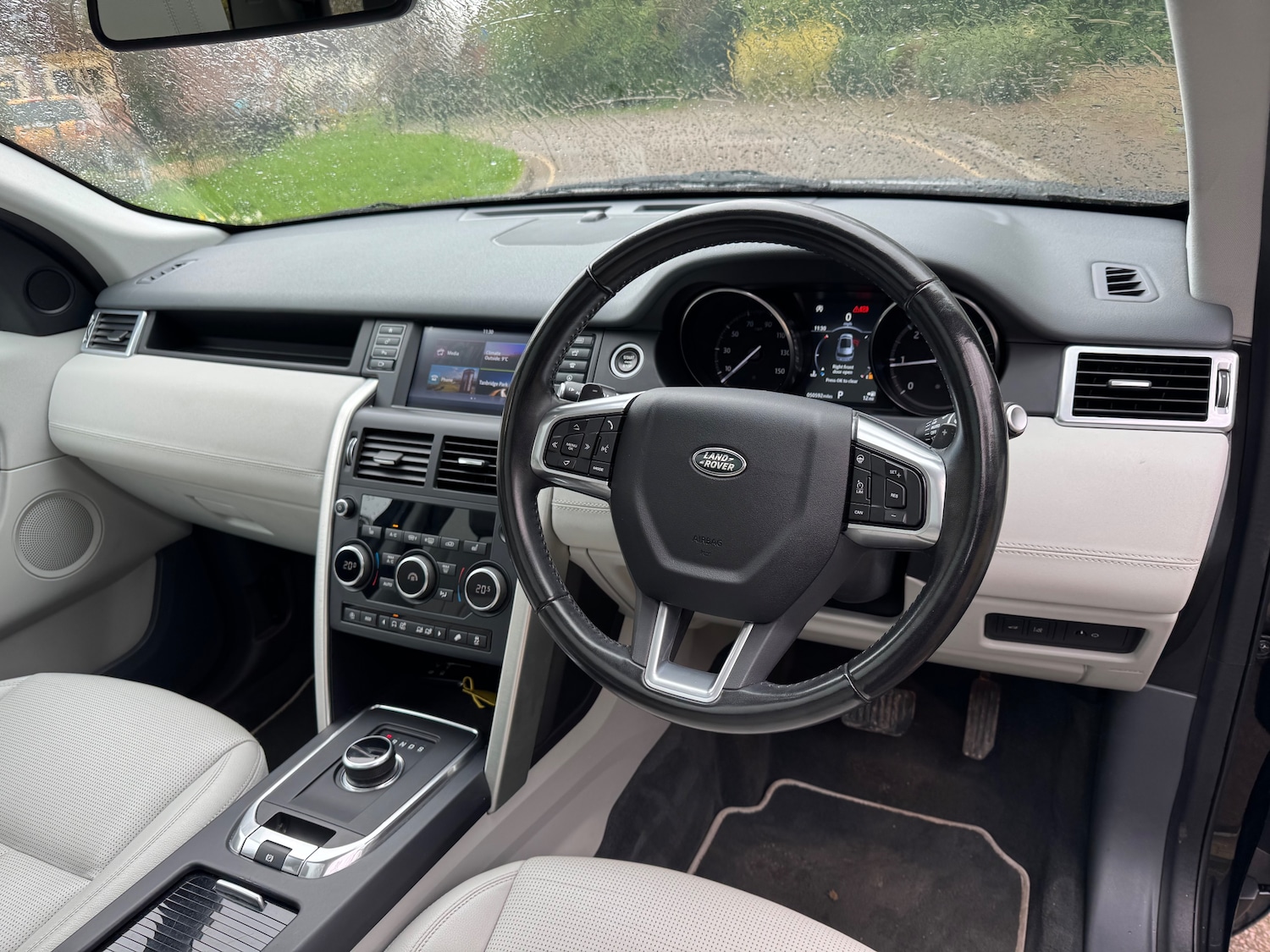 Used Land Rover Discovery Sport 2017 for sale - 77636618: Photo 12