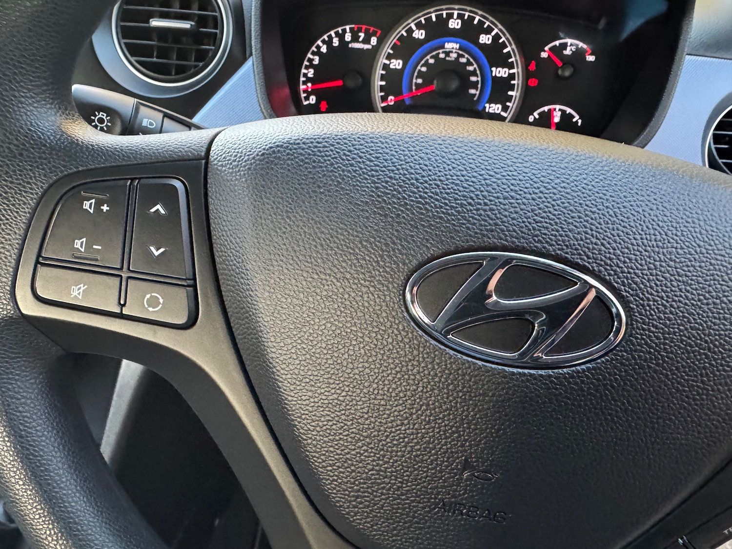 Used Hyundai i10 2014 for sale - 76604323: Photo 15