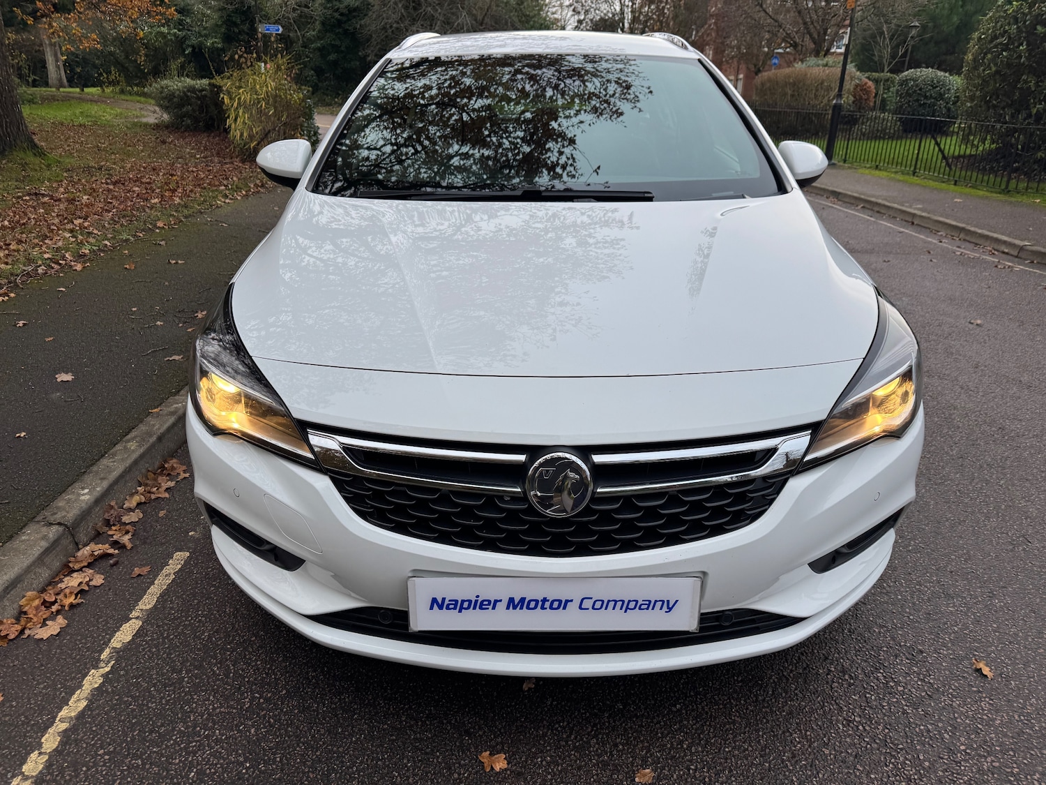 Used Vauxhall Astra 2017 for sale - 76748516: Photo 2
