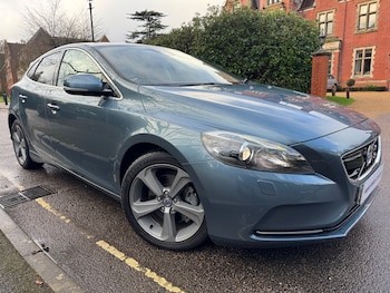 2025 (64) - 1.6 T4 180 SE LUX Automatic