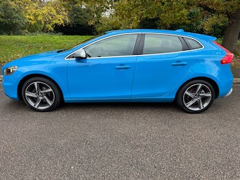 Used Volvo V40 2015 for sale - 76474867: Photo