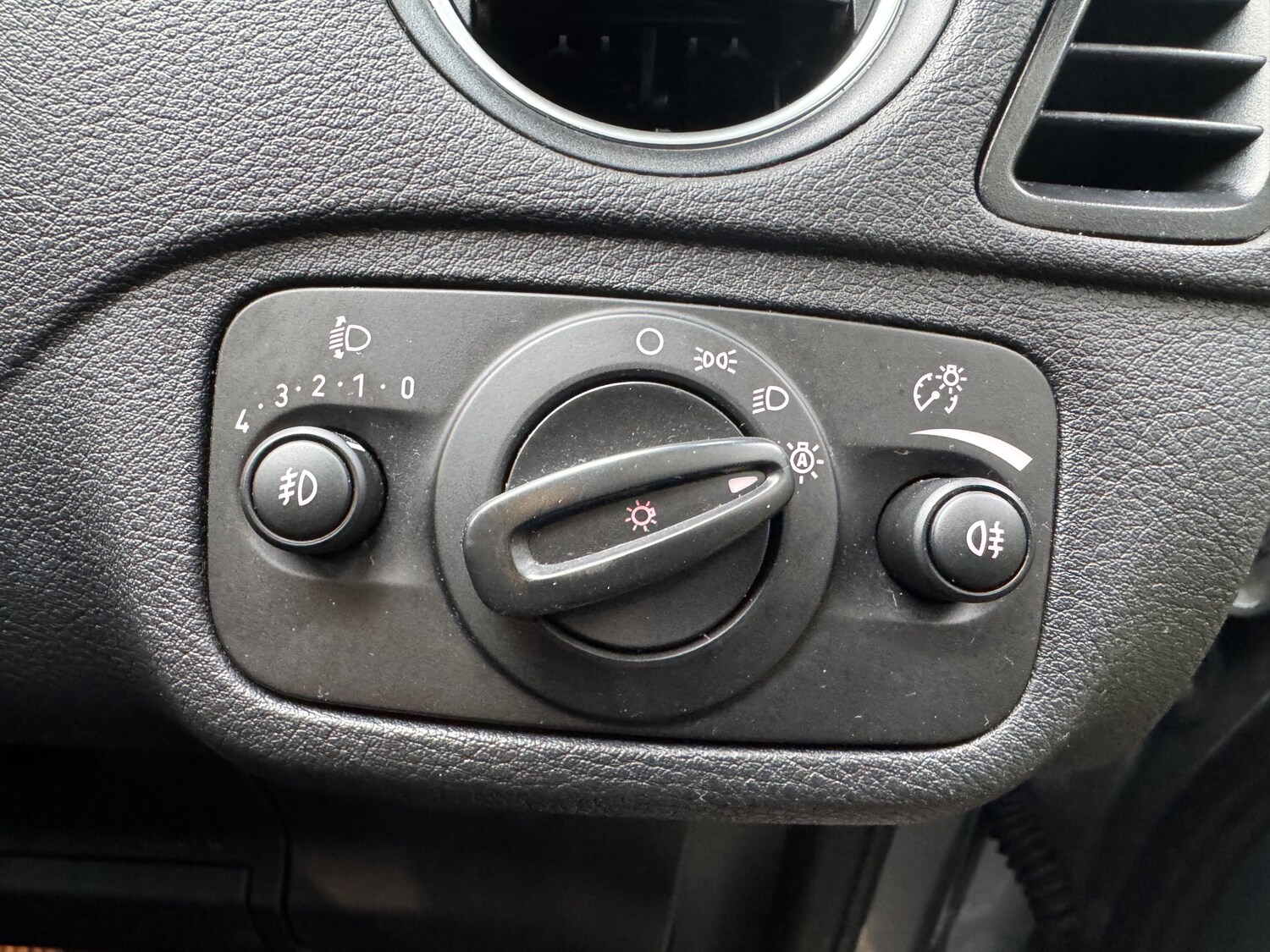 Used Ford S-Max 2014 for sale - 77431779: Photo 16