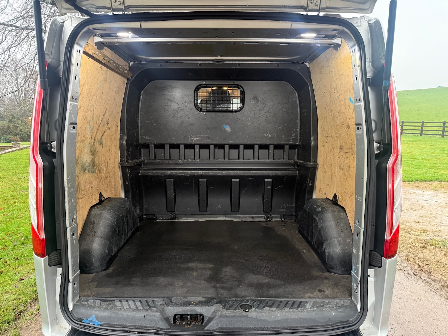 Used Ford Transit Custom 2022 for sale - 77288996: Photo 25