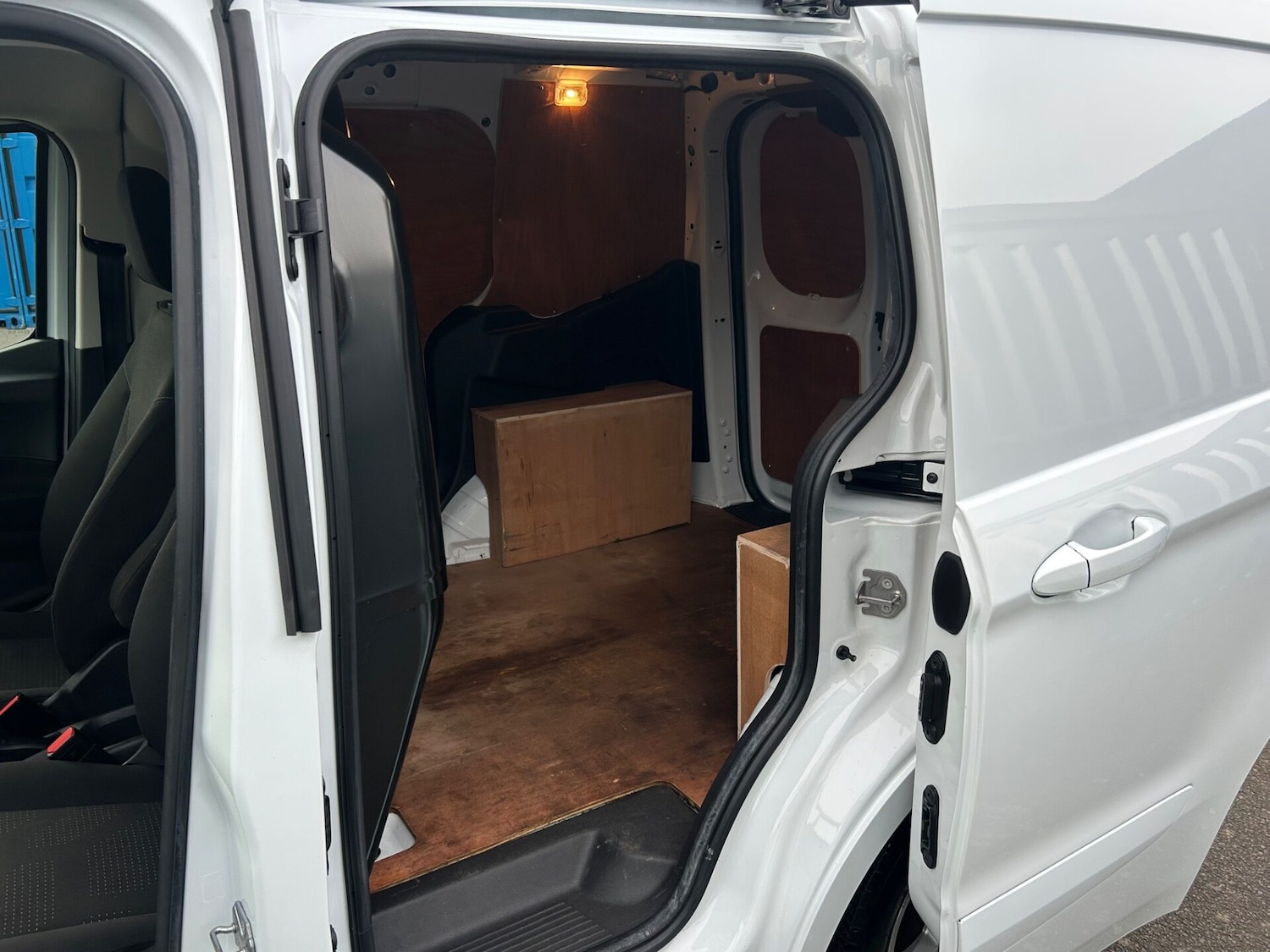 Used Ford Transit Courier 2020 for sale - 76346656: Photo 16