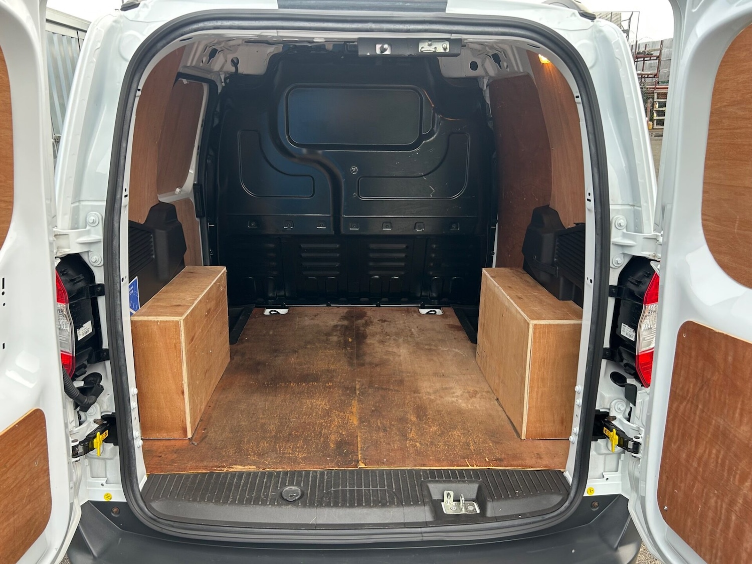 Used Ford Transit Courier 2020 for sale - 76346656: Photo 17