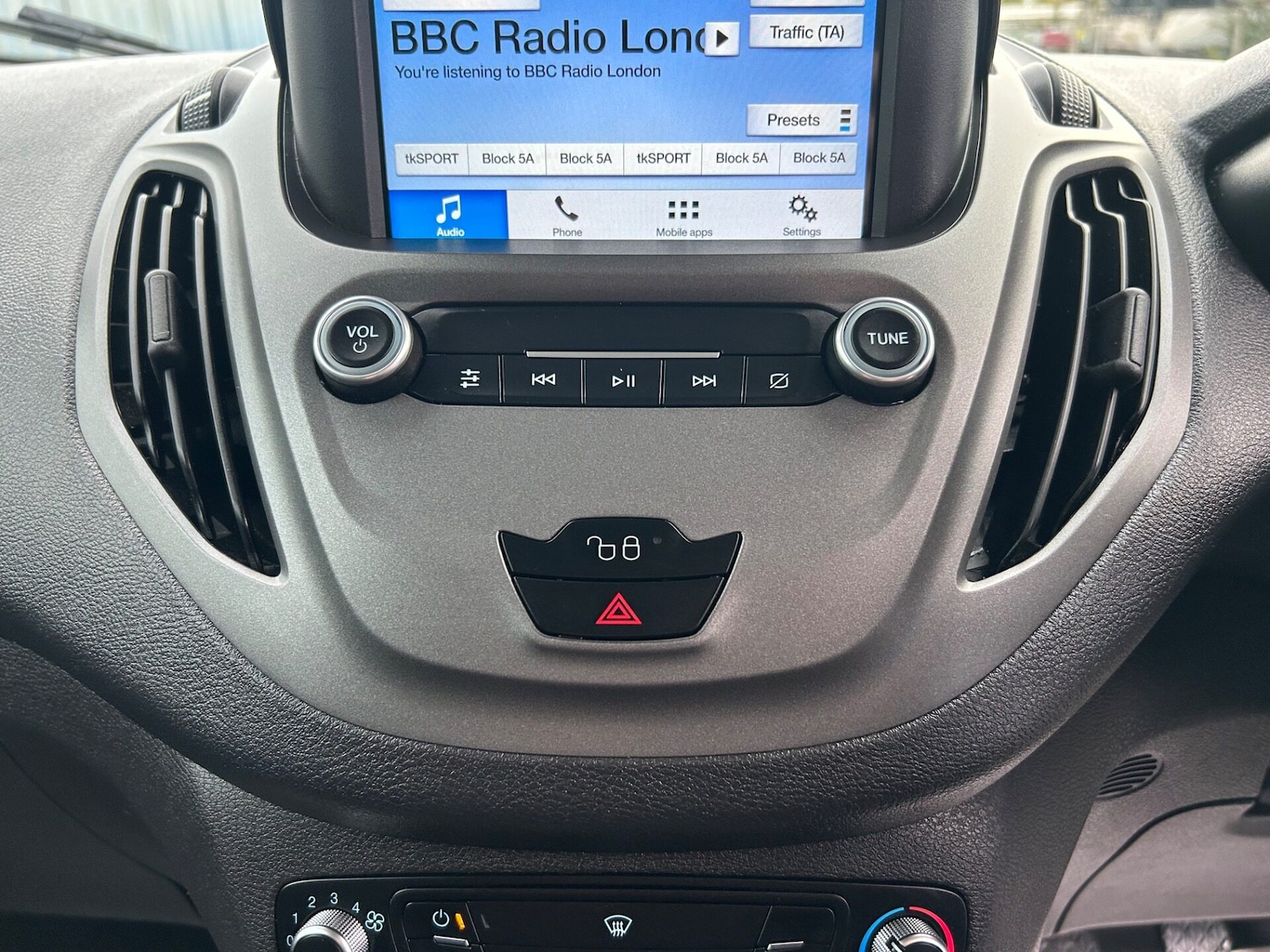 Used Ford Transit Courier 2020 for sale - 76346656: Photo 24