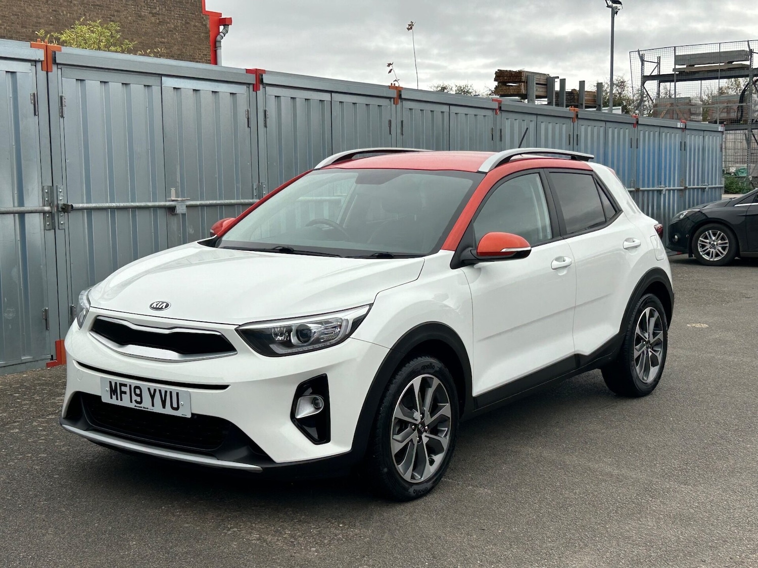 Used Kia Stonic 2019 for sale - 76353737: Photo 1