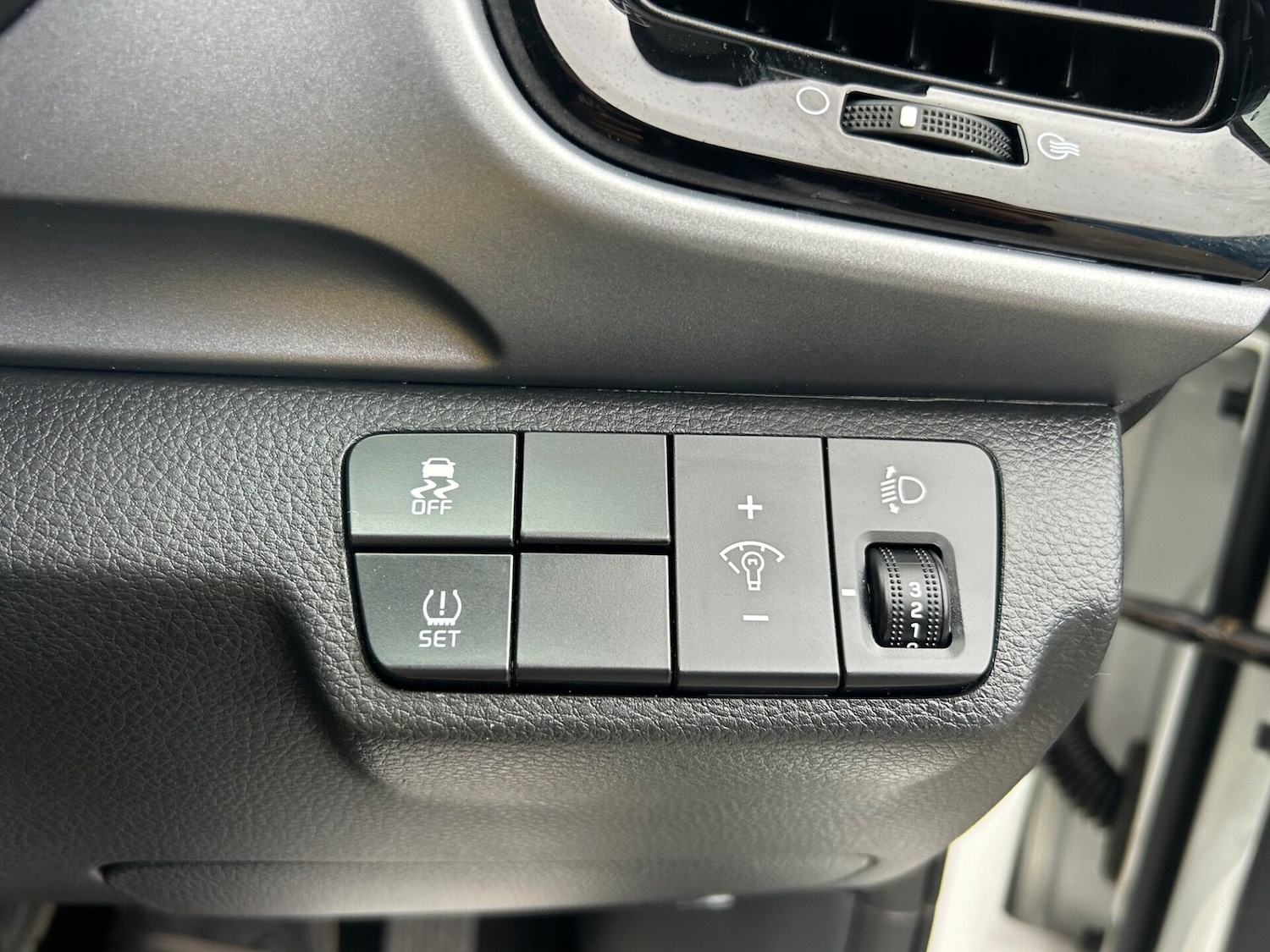 Used Kia Stonic 2019 for sale - 76353737: Photo 32