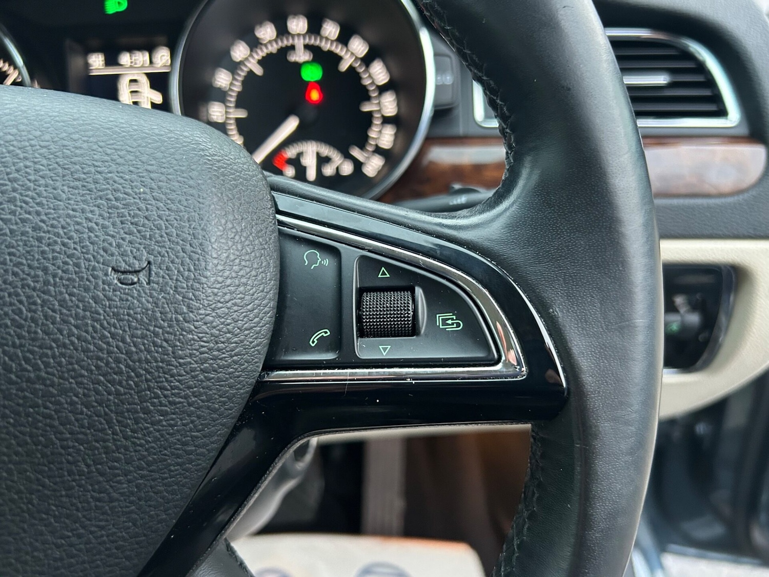 Used Skoda Superb 2015 for sale - 76748960: Photo 33