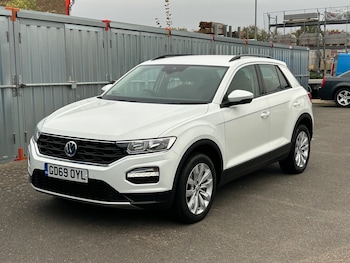 Used Volkswagen T-Roc 2020 for sale - 76207585: Photo