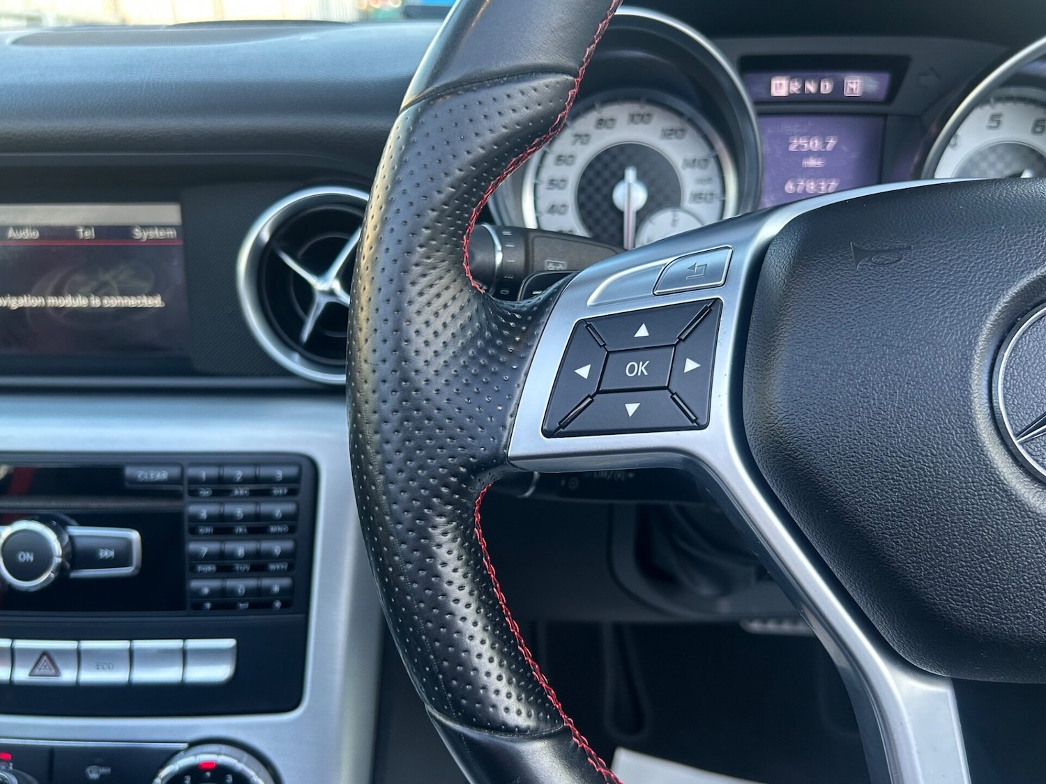 Used Mercedes-Benz SLK 2013 for sale - 77691968: Photo 28