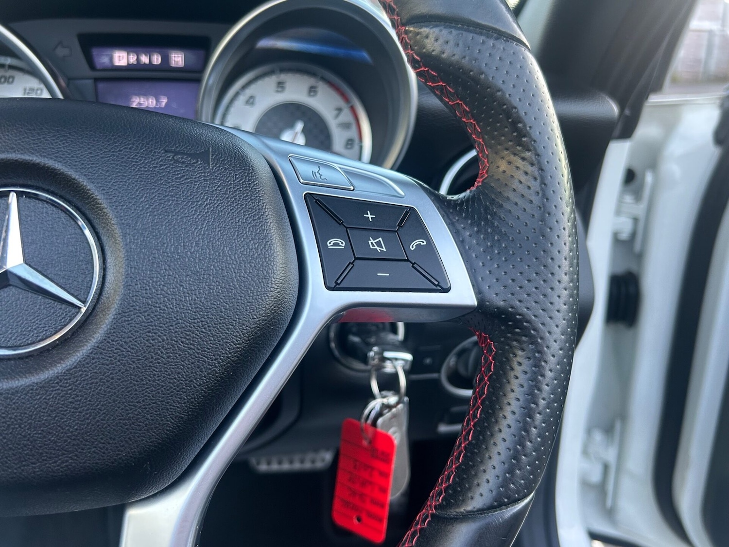 Used Mercedes-Benz SLK 2013 for sale - 77691968: Photo 29