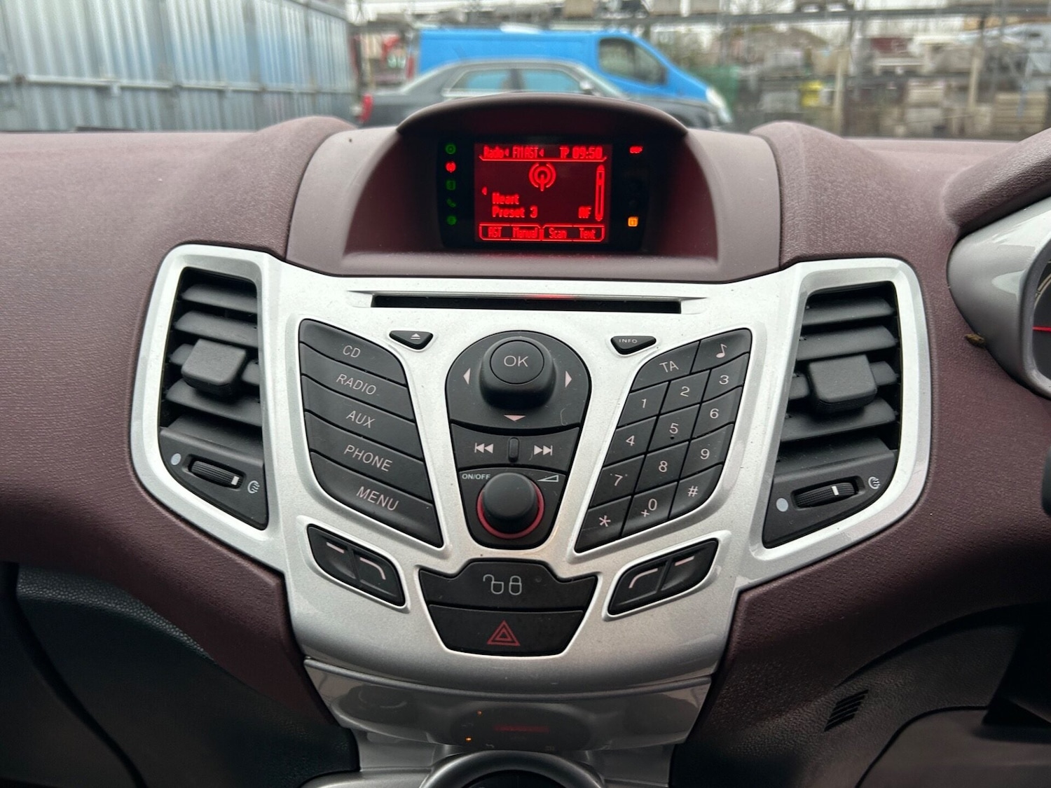 Used Ford Fiesta 2010 for sale - 77324618: Photo 21