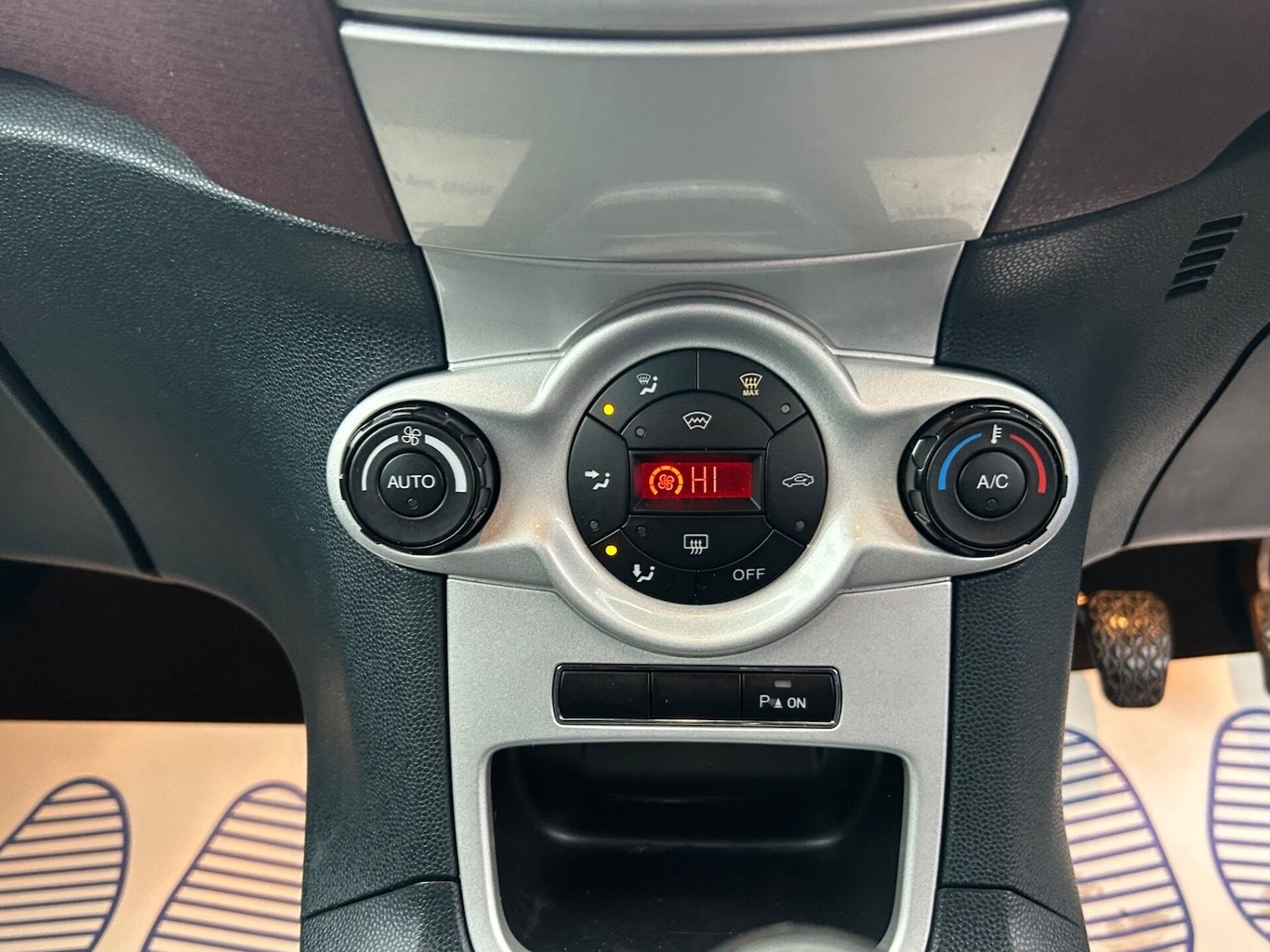 Used Ford Fiesta 2010 for sale - 77324618: Photo 22