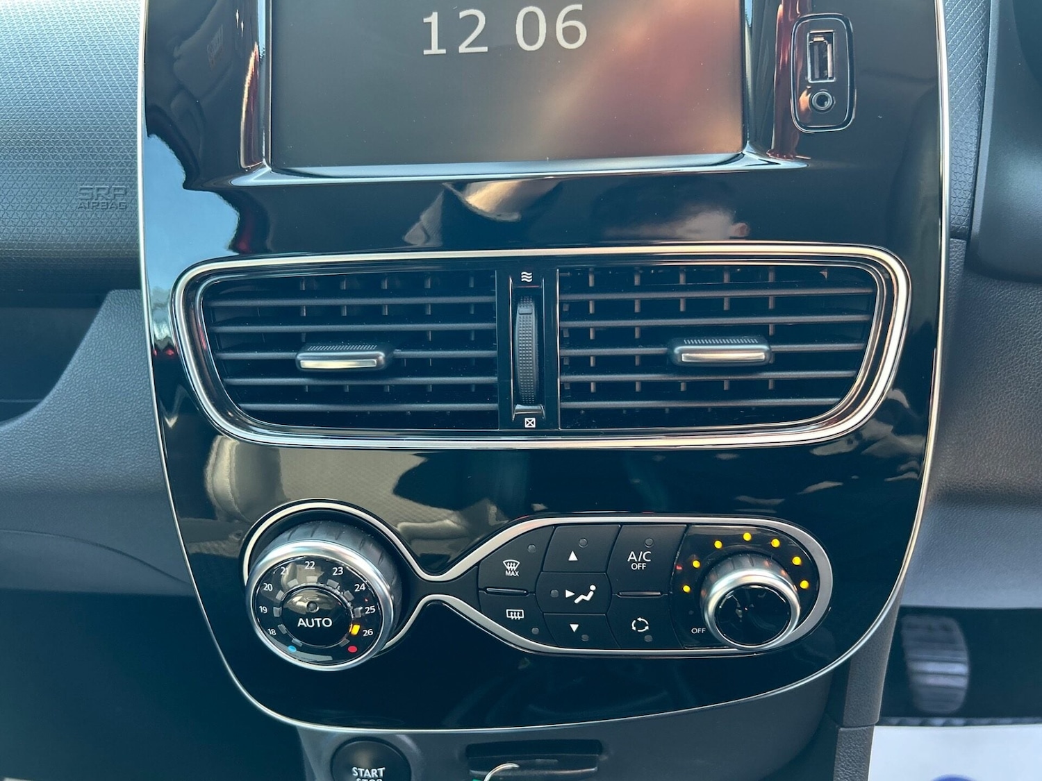 Used Renault Clio 2019 for sale - 77932756: Photo 25