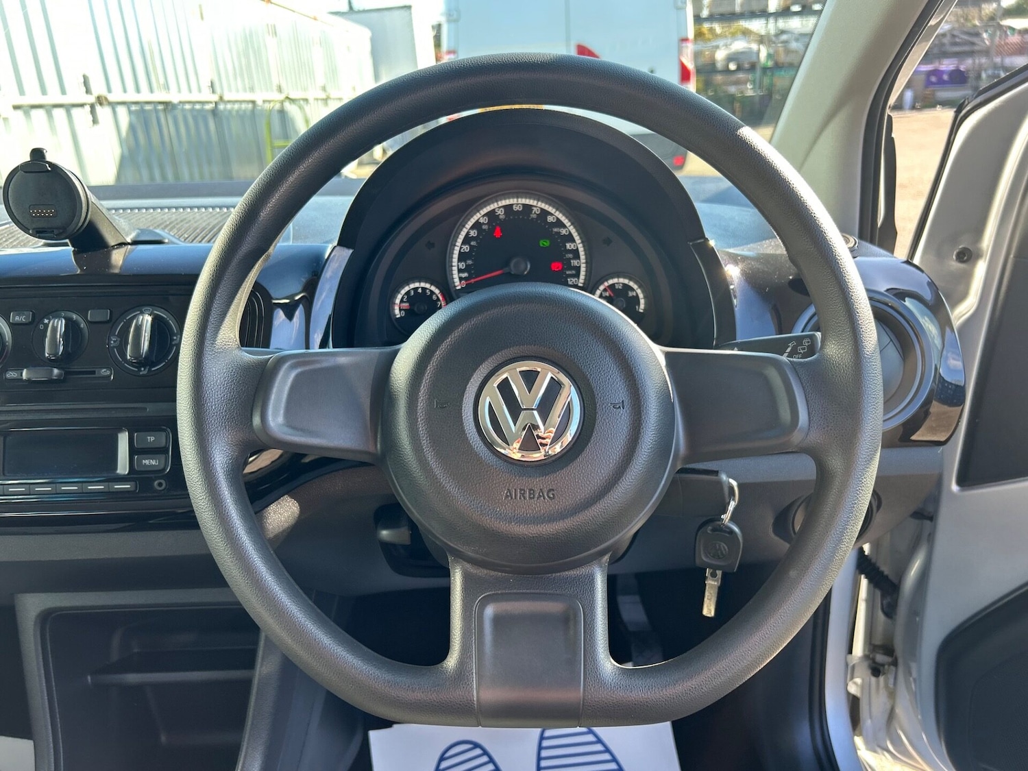 Used Volkswagen up! 2014 for sale - 77974699: Photo 22