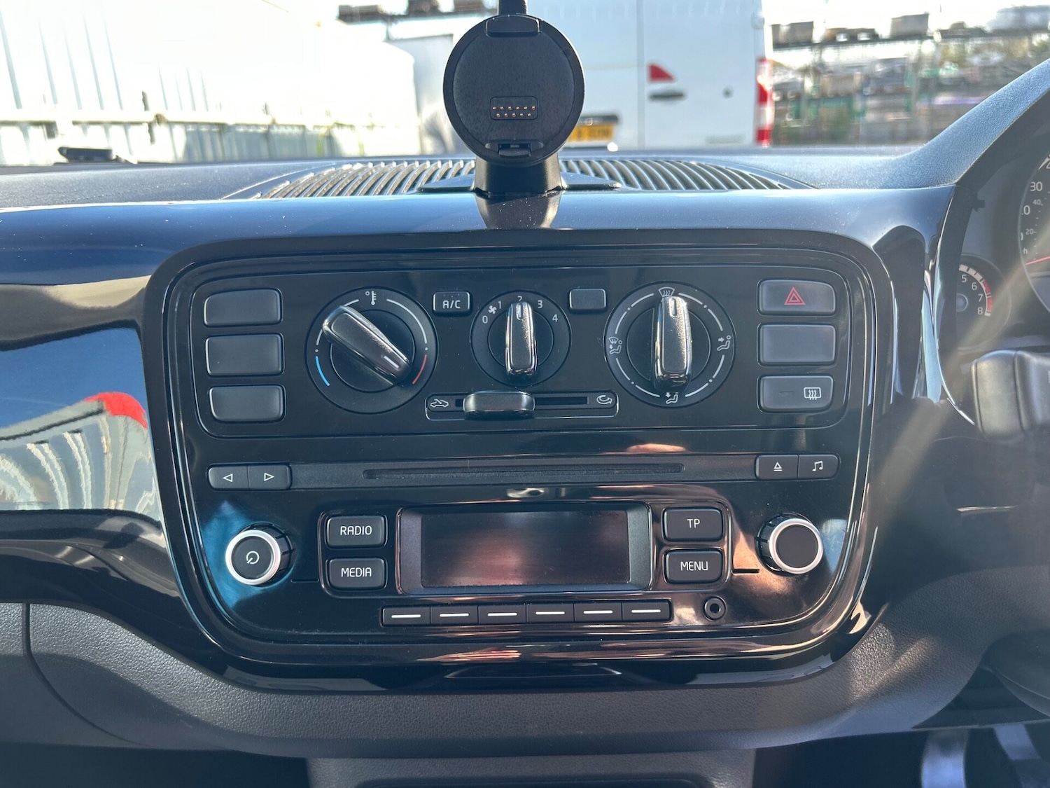 Used Volkswagen up! 2014 for sale - 77974699: Photo 24