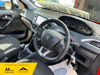 Used Peugeot 208 2016 for sale - 79675934: Photo