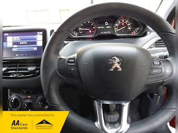Used Peugeot 208 2016 for sale - 79507273: Photo