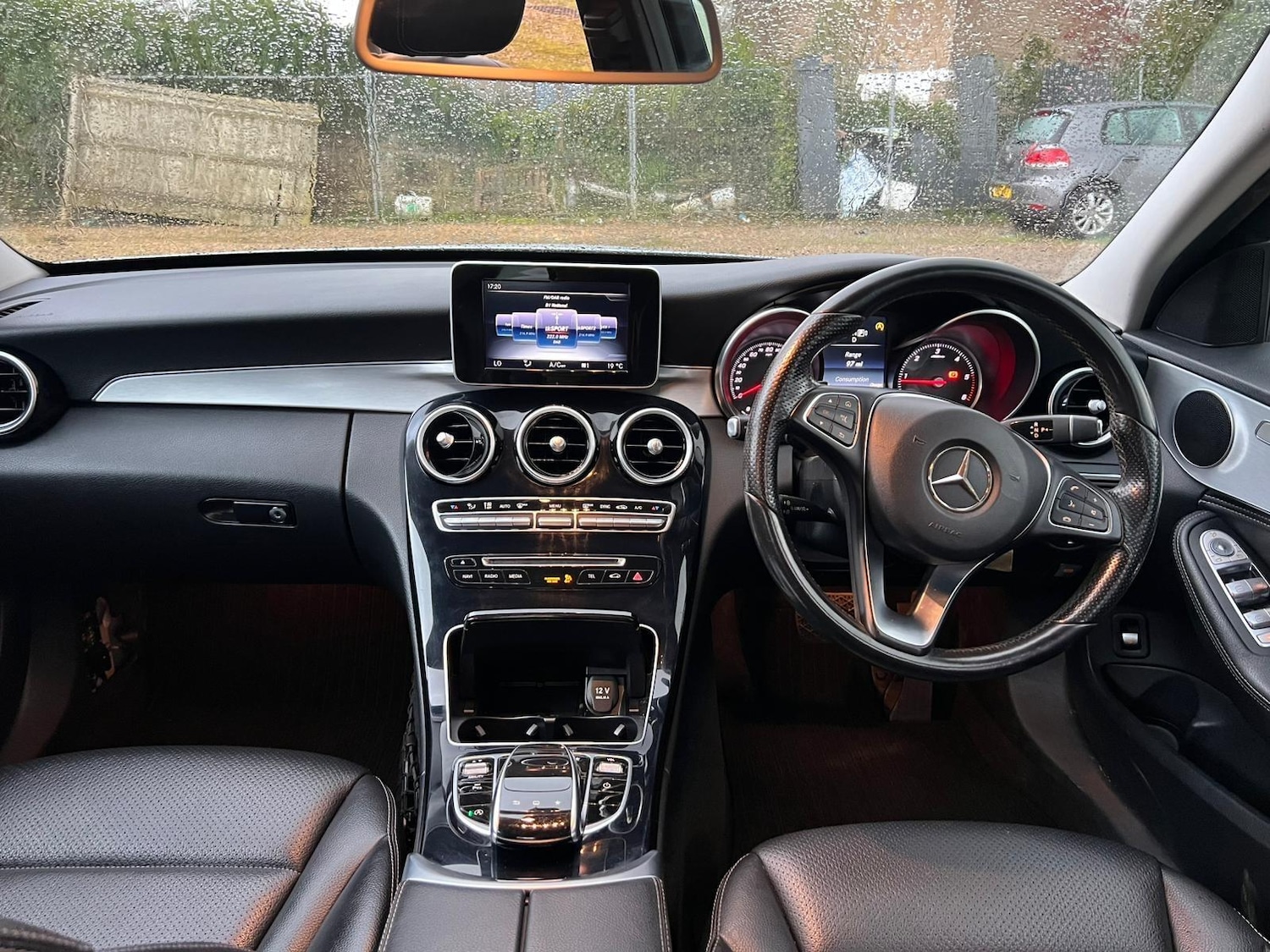 Used Mercedes-Benz C Class 2015 for sale - 77779470: Photo 2