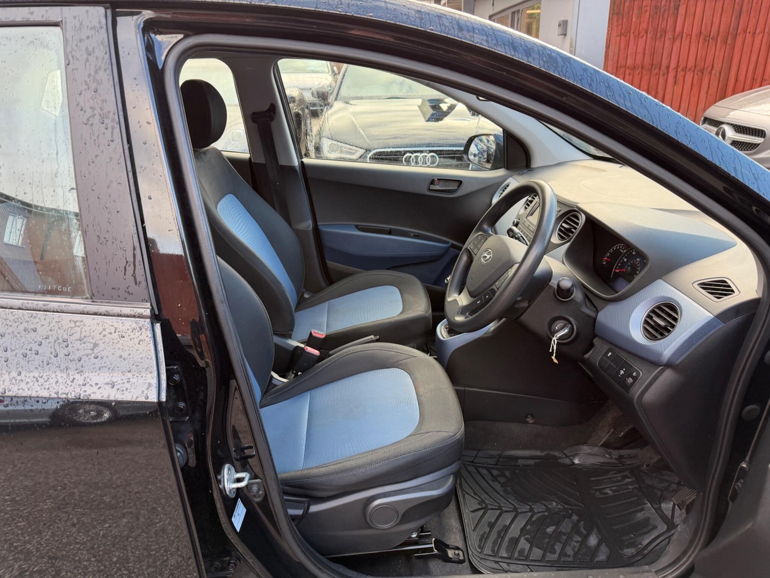 Used Hyundai i10 2017 for sale - 77249364: Photo 23