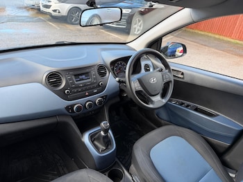 Used Hyundai i10 2017 for sale - 77249364: Photo